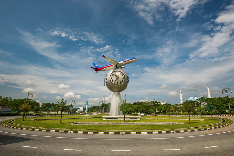 Senai International Airport (JHB)