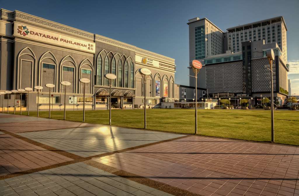 Dataran Pahlawan Melaka Megamall - Shopping Centre Malacca